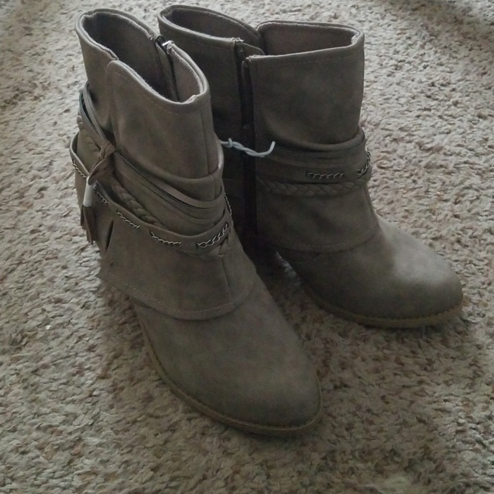 Brand new cute women's boots *LOOK*